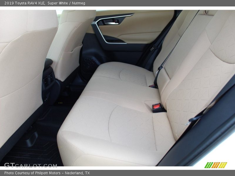 Super White / Nutmeg 2019 Toyota RAV4 XLE