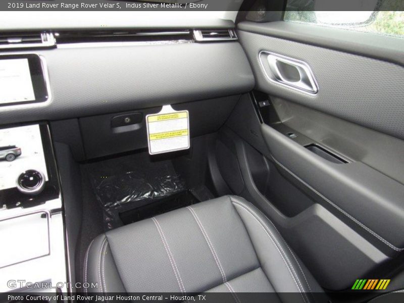 Indus Silver Metallic / Ebony 2019 Land Rover Range Rover Velar S