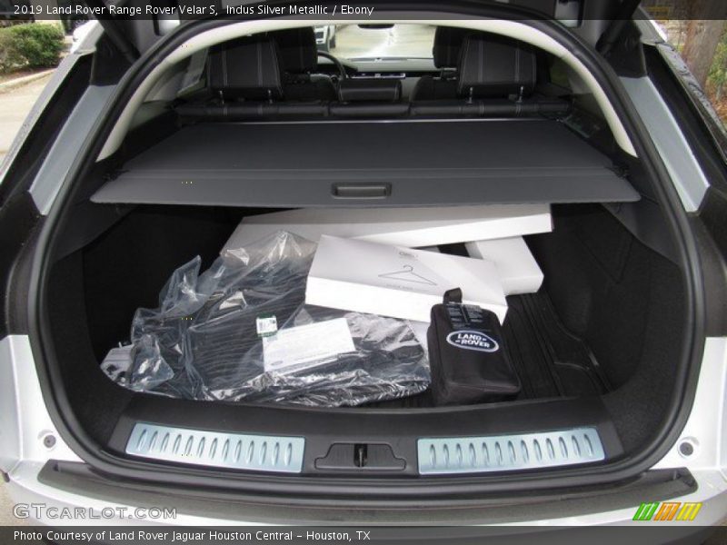  2019 Range Rover Velar S Trunk