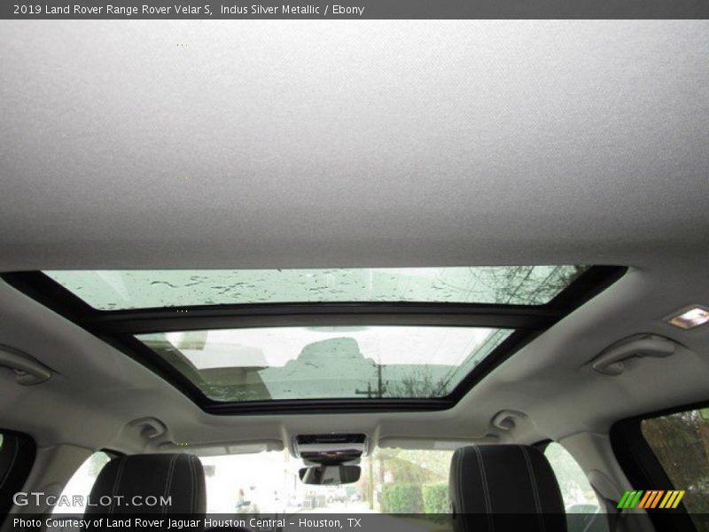 Indus Silver Metallic / Ebony 2019 Land Rover Range Rover Velar S