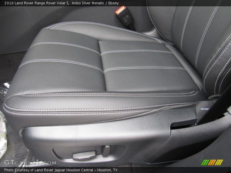 Indus Silver Metallic / Ebony 2019 Land Rover Range Rover Velar S