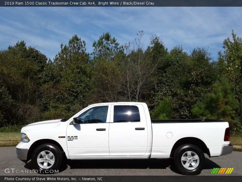 Bright White / Black/Diesel Gray 2019 Ram 1500 Classic Tradesman Crew Cab 4x4