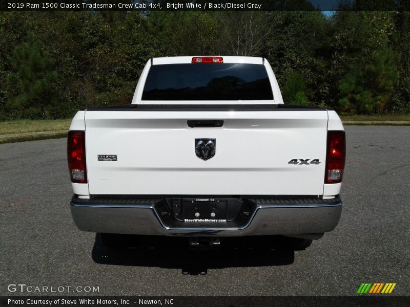 Bright White / Black/Diesel Gray 2019 Ram 1500 Classic Tradesman Crew Cab 4x4