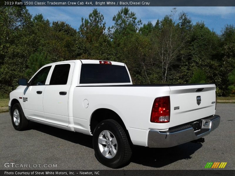 Bright White / Black/Diesel Gray 2019 Ram 1500 Classic Tradesman Crew Cab 4x4