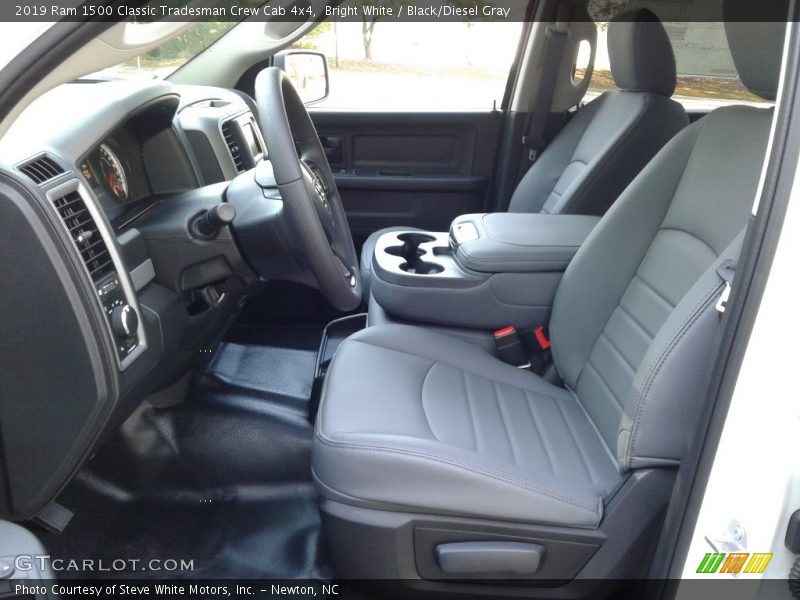 Bright White / Black/Diesel Gray 2019 Ram 1500 Classic Tradesman Crew Cab 4x4
