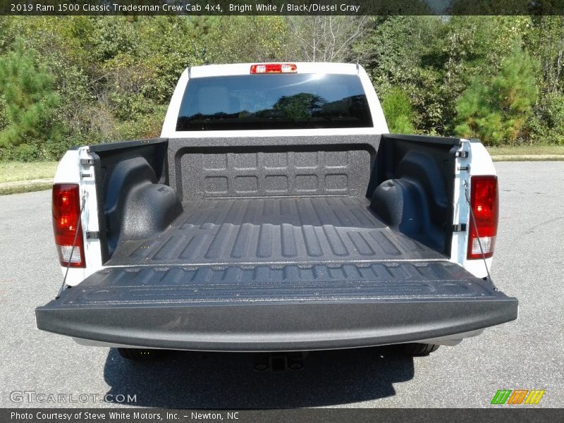 Bright White / Black/Diesel Gray 2019 Ram 1500 Classic Tradesman Crew Cab 4x4