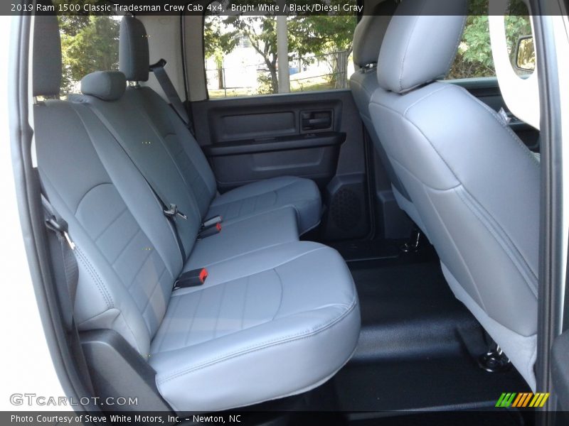 Bright White / Black/Diesel Gray 2019 Ram 1500 Classic Tradesman Crew Cab 4x4