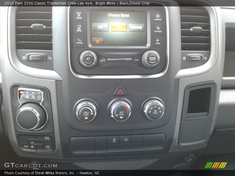 Bright White / Black/Diesel Gray 2019 Ram 1500 Classic Tradesman Crew Cab 4x4