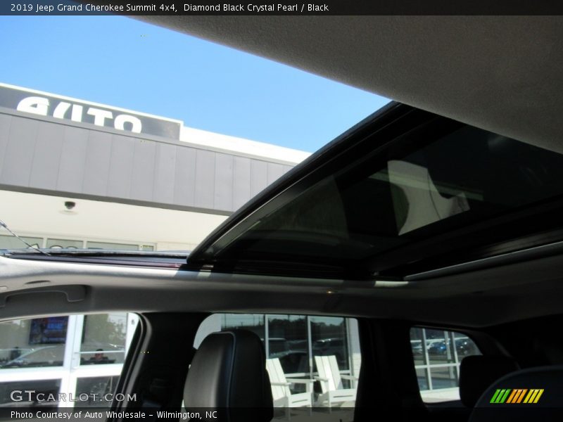 Diamond Black Crystal Pearl / Black 2019 Jeep Grand Cherokee Summit 4x4