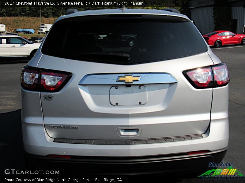 Silver Ice Metallic / Dark Titanium/Light Titanium 2017 Chevrolet Traverse LS