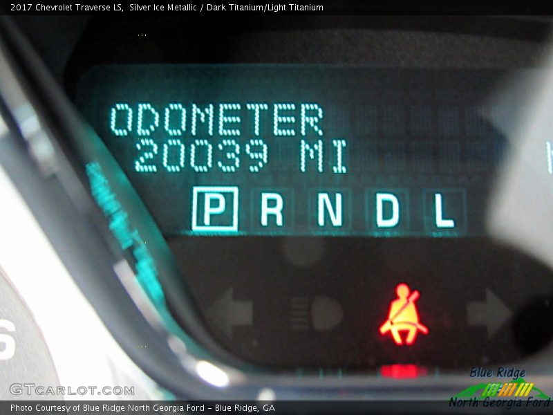 Silver Ice Metallic / Dark Titanium/Light Titanium 2017 Chevrolet Traverse LS