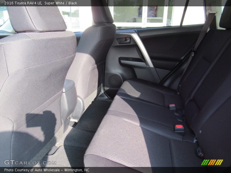 Super White / Black 2016 Toyota RAV4 LE