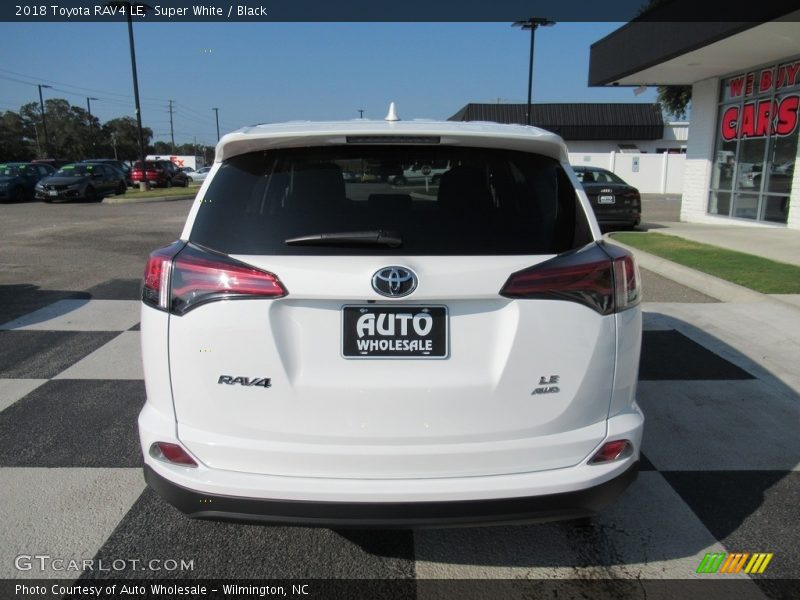 Super White / Black 2018 Toyota RAV4 LE