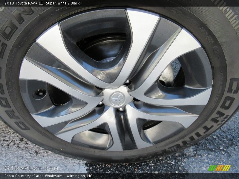 Super White / Black 2018 Toyota RAV4 LE