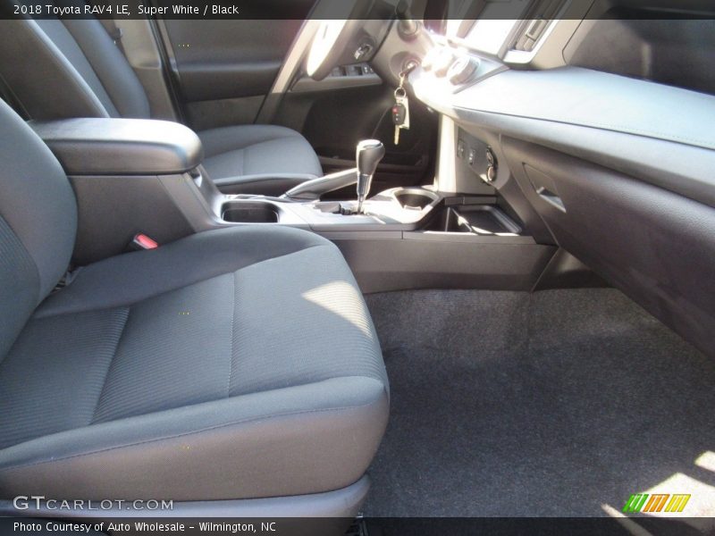 Super White / Black 2018 Toyota RAV4 LE