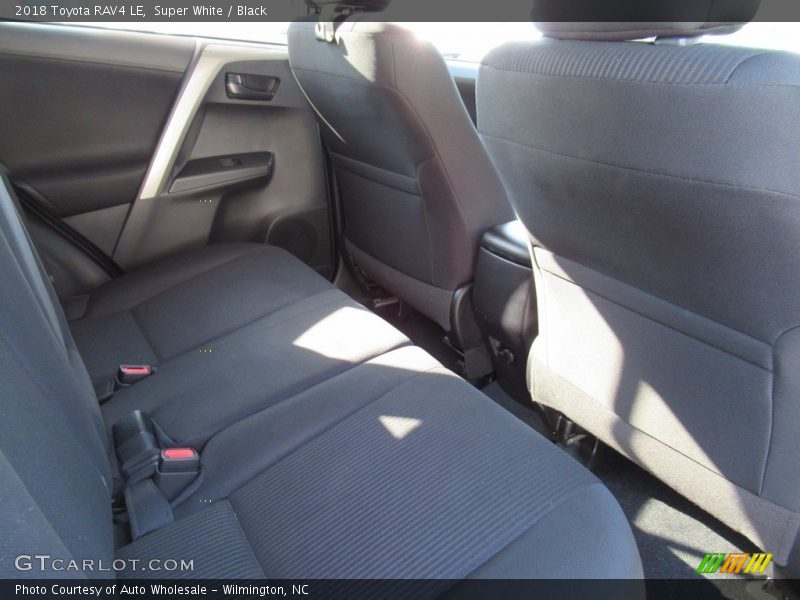 Super White / Black 2018 Toyota RAV4 LE