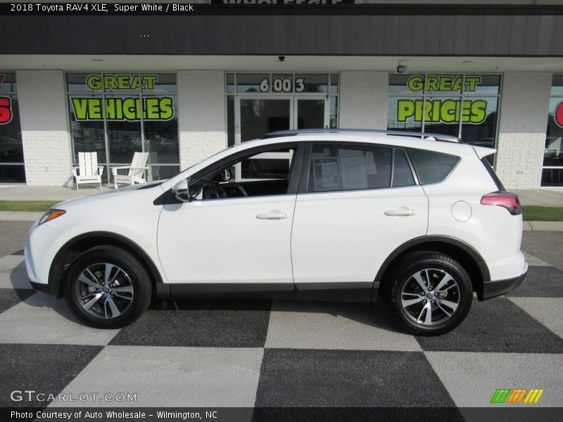 Super White / Black 2018 Toyota RAV4 XLE