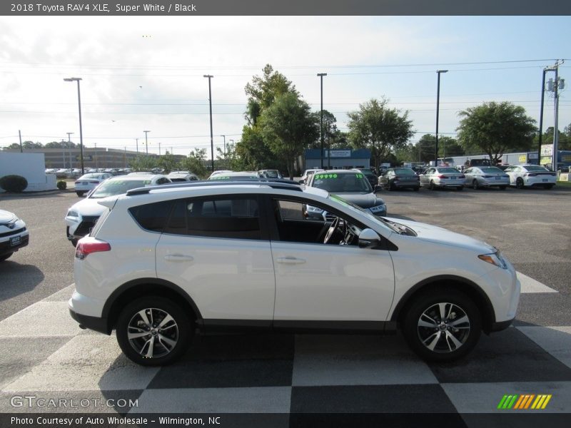 Super White / Black 2018 Toyota RAV4 XLE