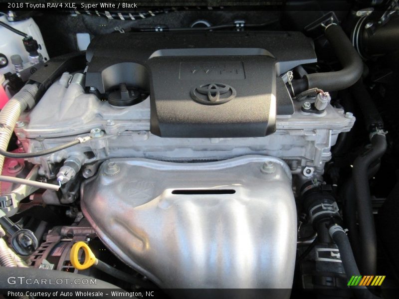 Super White / Black 2018 Toyota RAV4 XLE
