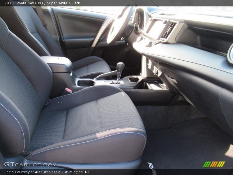 Super White / Black 2018 Toyota RAV4 XLE