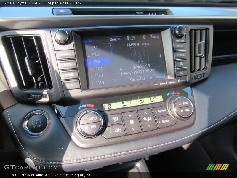 Super White / Black 2018 Toyota RAV4 XLE