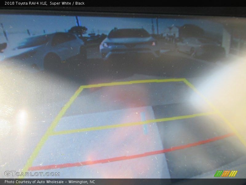 Super White / Black 2018 Toyota RAV4 XLE