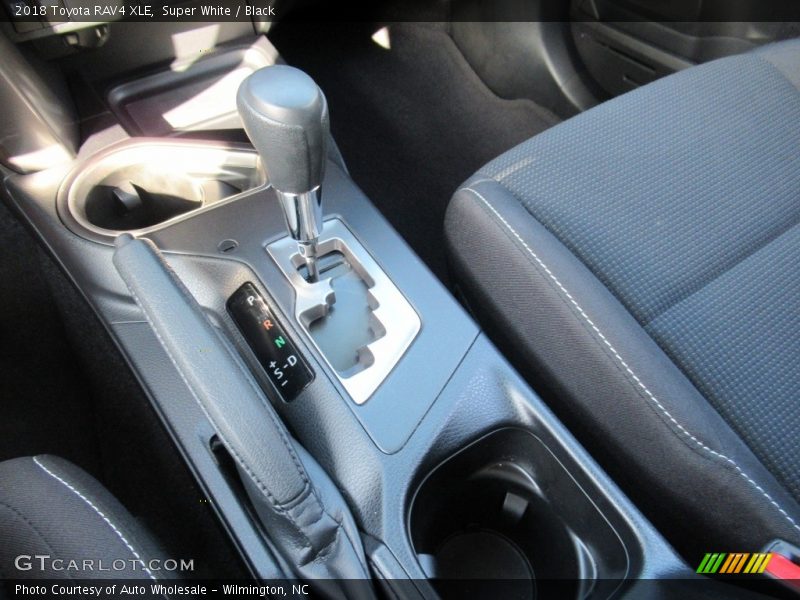 Super White / Black 2018 Toyota RAV4 XLE