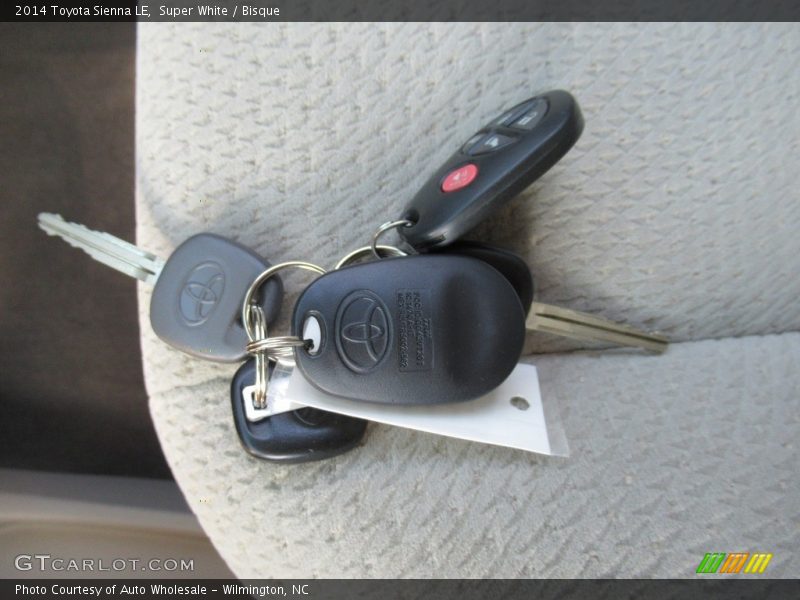 Super White / Bisque 2014 Toyota Sienna LE