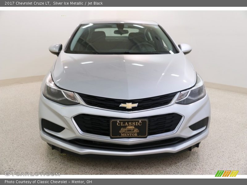 Silver Ice Metallic / Jet Black 2017 Chevrolet Cruze LT