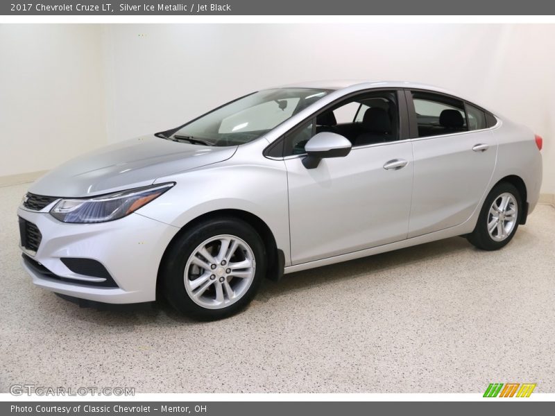 Silver Ice Metallic / Jet Black 2017 Chevrolet Cruze LT