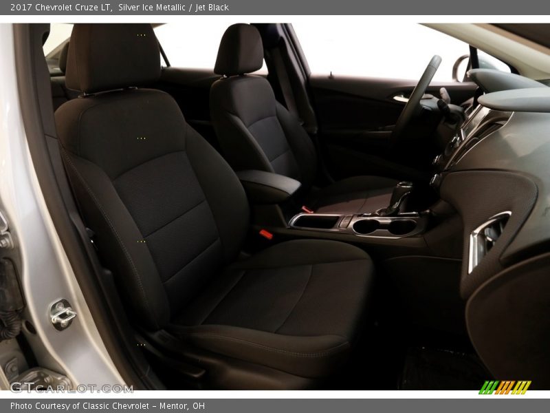 Silver Ice Metallic / Jet Black 2017 Chevrolet Cruze LT