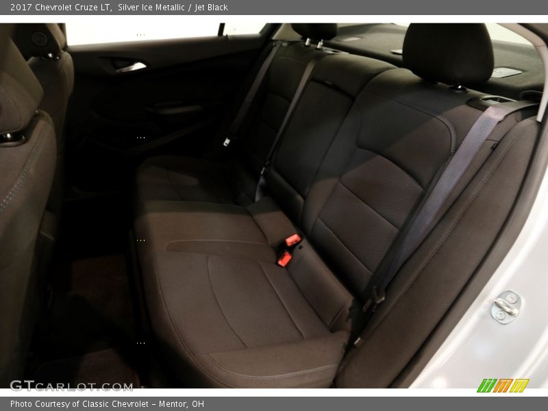 Silver Ice Metallic / Jet Black 2017 Chevrolet Cruze LT