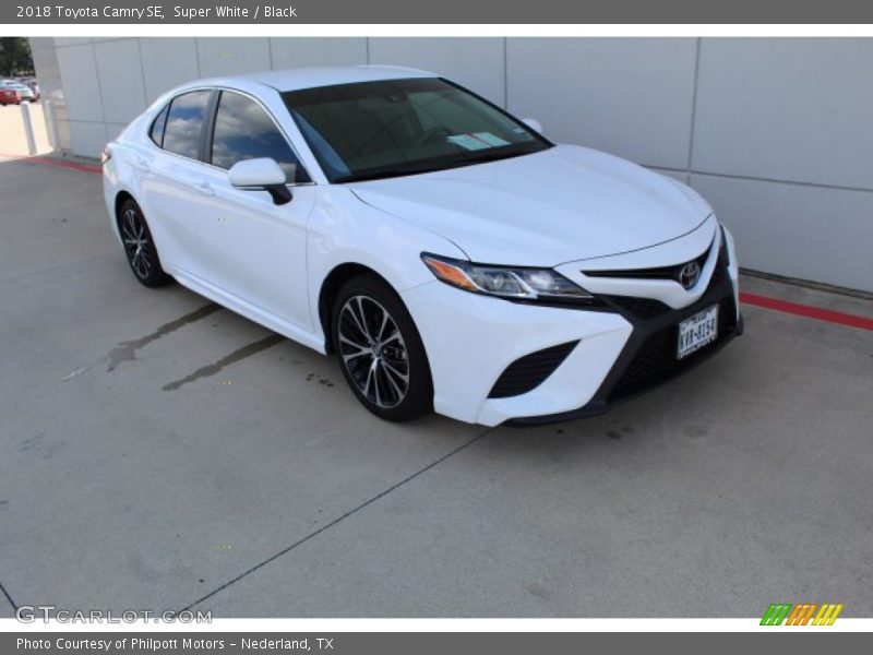 Super White / Black 2018 Toyota Camry SE