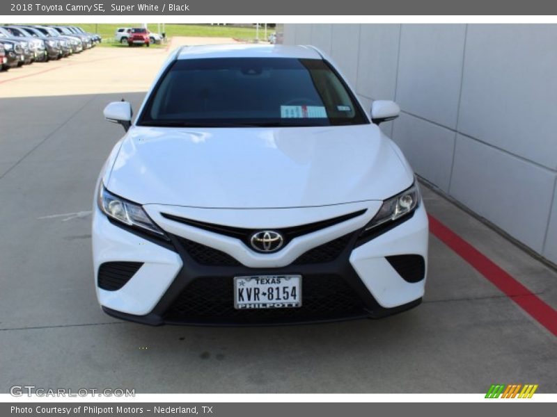 Super White / Black 2018 Toyota Camry SE