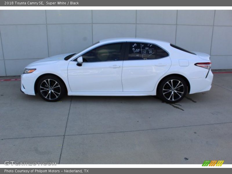 Super White / Black 2018 Toyota Camry SE