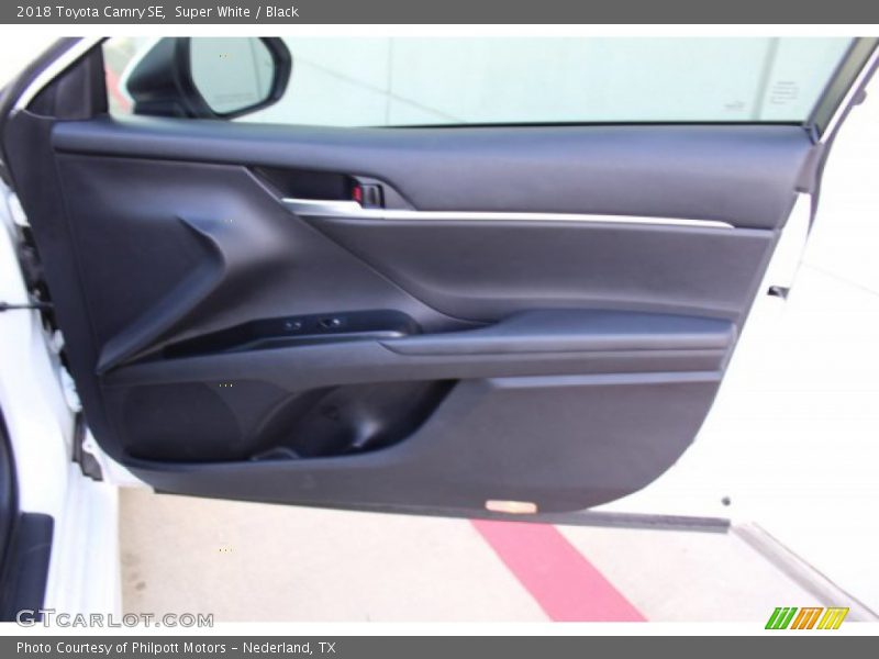 Super White / Black 2018 Toyota Camry SE