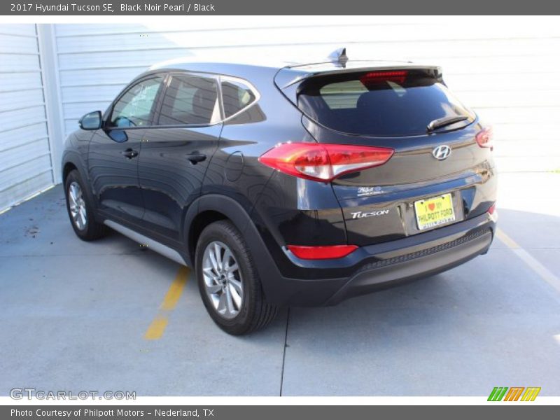 Black Noir Pearl / Black 2017 Hyundai Tucson SE