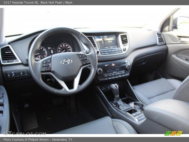 Black Noir Pearl / Black 2017 Hyundai Tucson SE