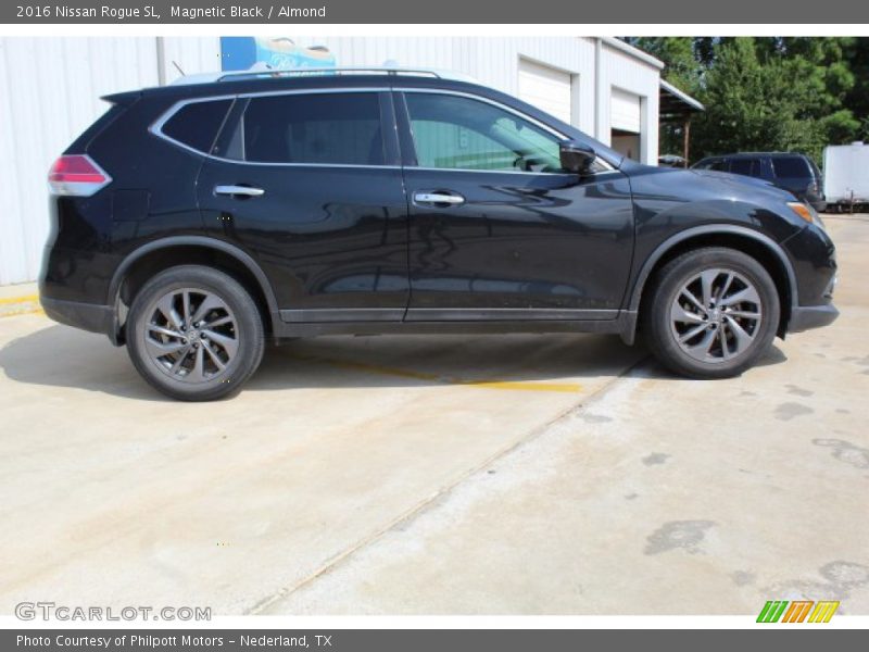 Magnetic Black / Almond 2016 Nissan Rogue SL