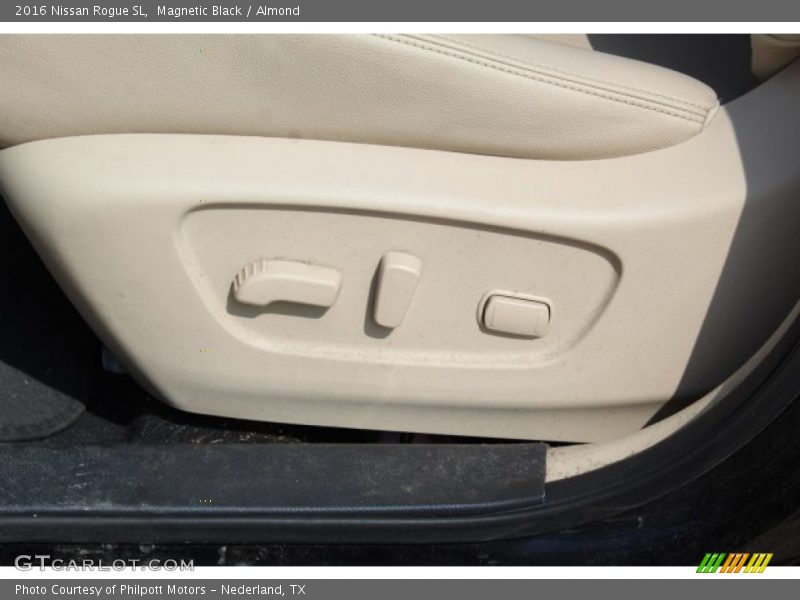 Magnetic Black / Almond 2016 Nissan Rogue SL