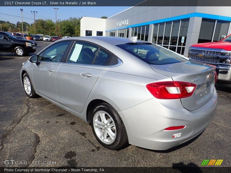 Silver Ice Metallic / Jet Black 2017 Chevrolet Cruze LT