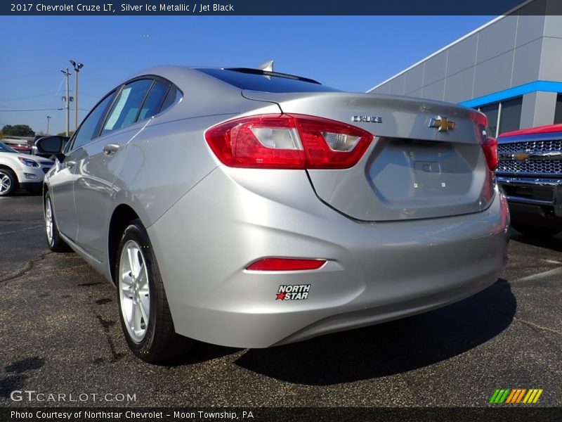 Silver Ice Metallic / Jet Black 2017 Chevrolet Cruze LT