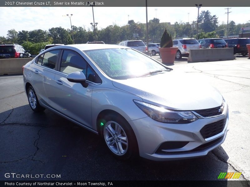 Silver Ice Metallic / Jet Black 2017 Chevrolet Cruze LT