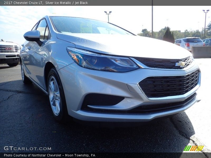 Silver Ice Metallic / Jet Black 2017 Chevrolet Cruze LT