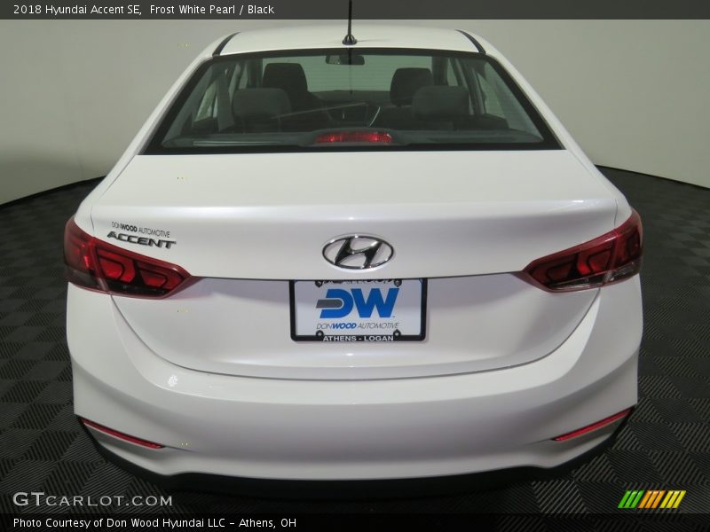 Frost White Pearl / Black 2018 Hyundai Accent SE