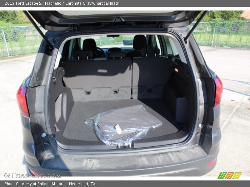 Magnetic / Chromite Gray/Charcoal Black 2019 Ford Escape S