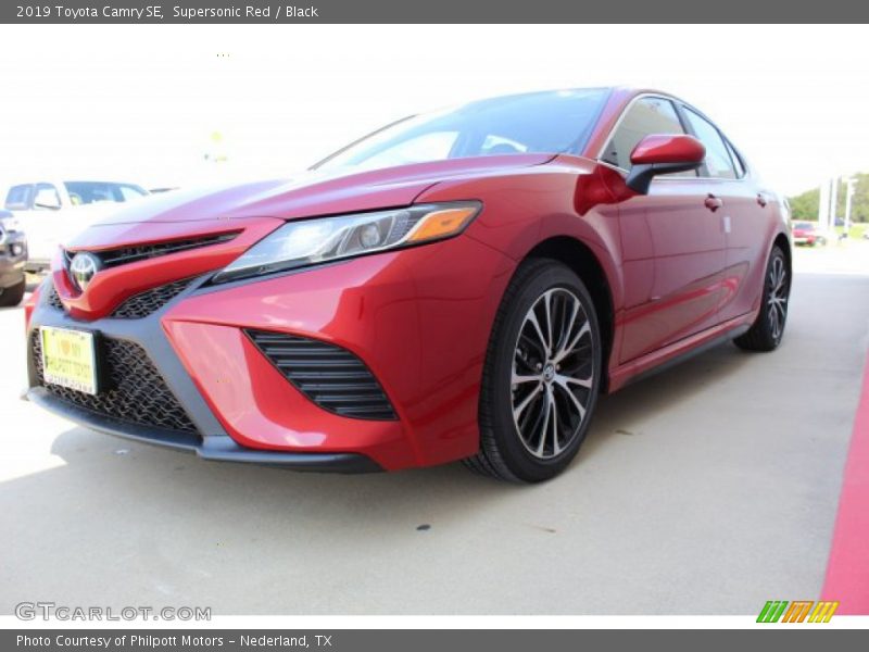 Supersonic Red / Black 2019 Toyota Camry SE