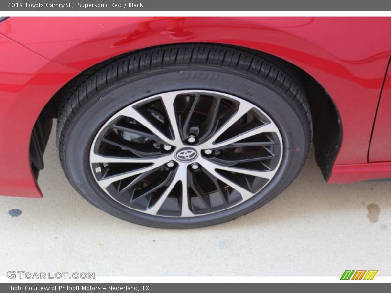 Supersonic Red / Black 2019 Toyota Camry SE