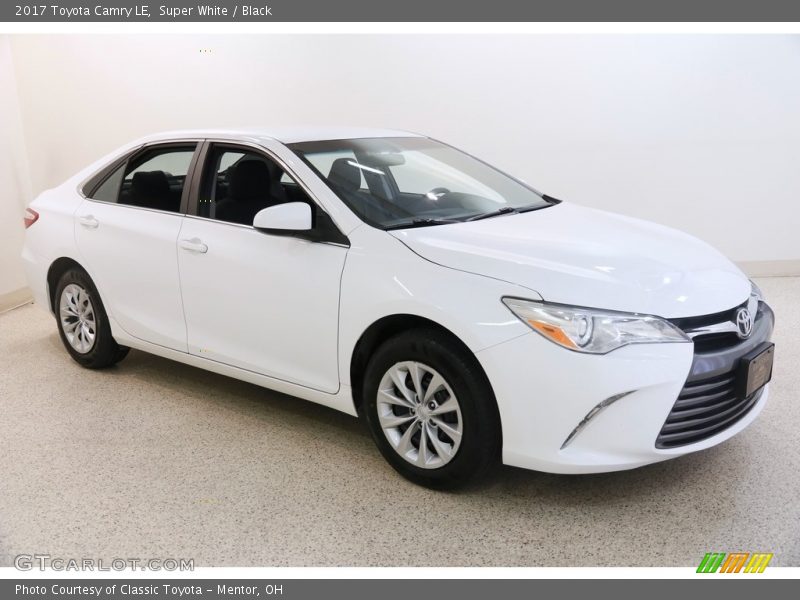 Super White / Black 2017 Toyota Camry LE