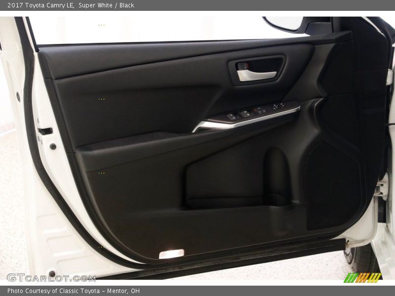 Super White / Black 2017 Toyota Camry LE